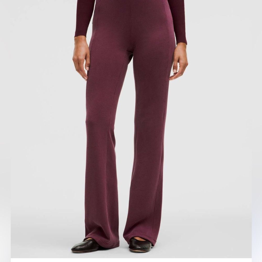 Lululemon Ribbed Softstreme Flared yoga Pant Regular Garnet Size 4